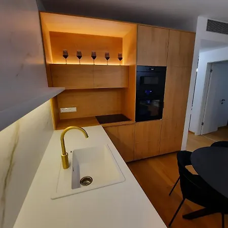 Διαμέρισμα 18th Floor Skyline View With Fireplace And Free Parking *