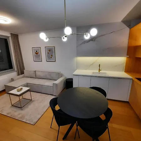 18th Floor Skyline View With Fireplace And Free Parking *