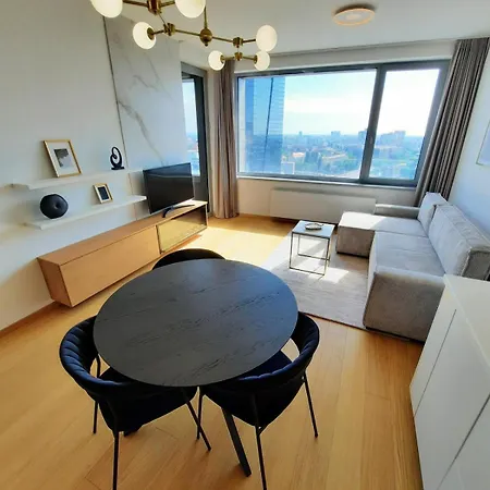 Διαμέρισμα 18th Floor Skyline View With Fireplace And Free Parking