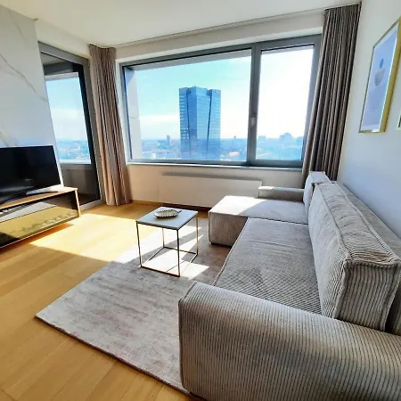 Διαμέρισμα 18th Floor Skyline View With Fireplace And Free Parking *