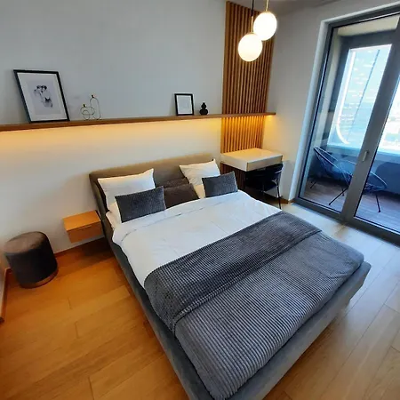 18th Floor Skyline View With Fireplace And Free Parking Μπρατισλάβα