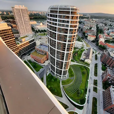 18th Floor Skyline View With Fireplace And Free Parking Μπρατισλάβα