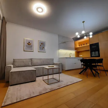 Διαμέρισμα 18th Floor Skyline View With Fireplace And Free Parking
